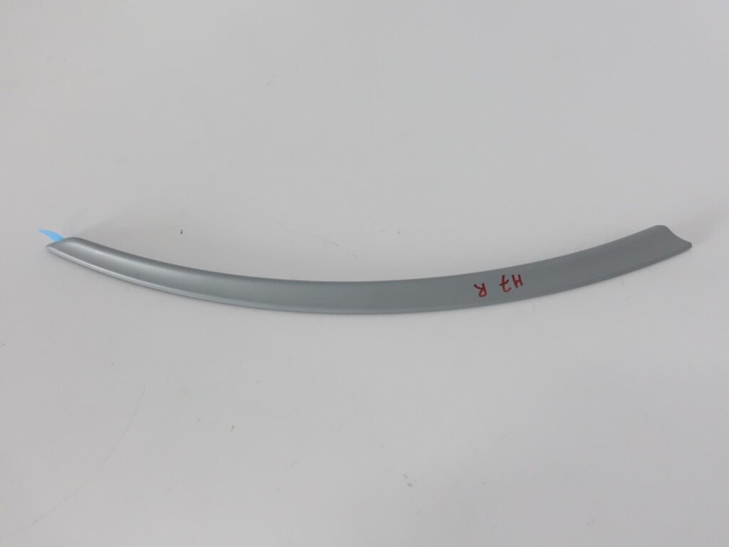 PORSCHE 982 718 GT4 LISTWA PRAWA BŁOTNIKA TYŁ