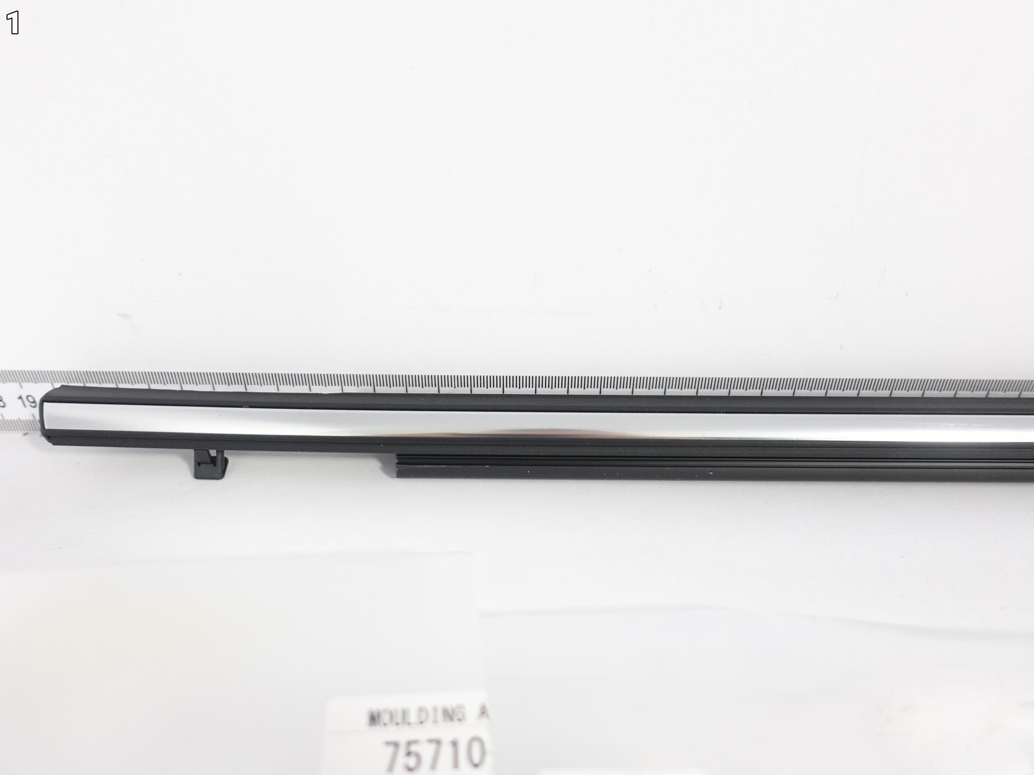 TOYOTA C-HR I 19-23 LIFT LISTWA ZGARNIAJĄCA SZYBY DRZWI PRAWA PRZÓD CHROM TOYOTA C-HR I 19-23 LIFT LISTWA ZGARNIAJĄCA SZYBY DRZWI PRAWA PRZÓD CHROM - obrazek 2