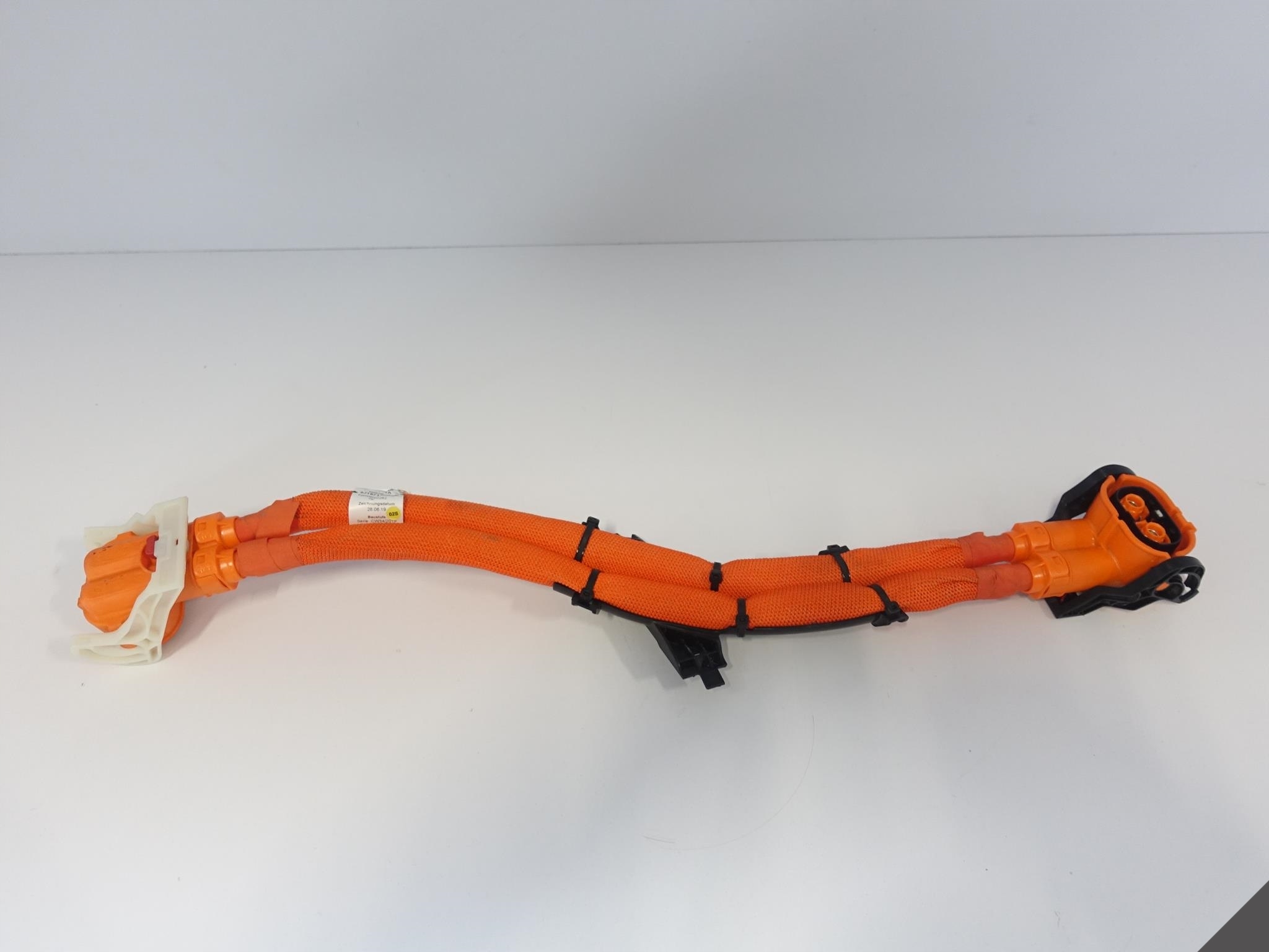 PORSCHE TAYCAN 9J1 WIĄZKA KABLI WYSOKIEGO NAPIĘCIA PORSCHE TAYCAN 9J1 WIĄZKA KABLI WYSOKIEGO NAPIĘCIA