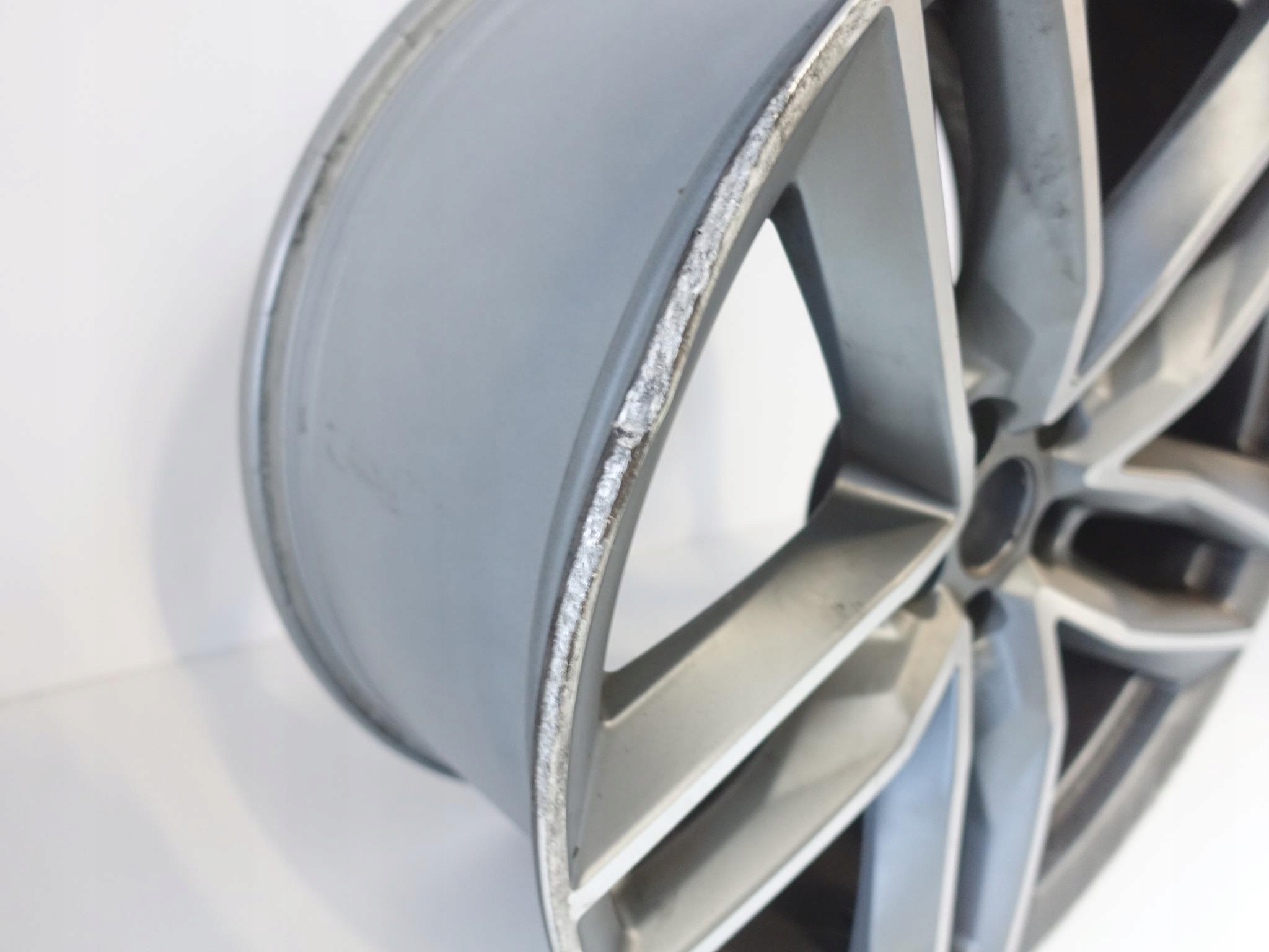 AUDI Q7 SQ7 RS 4M0 S-LINE FELGA 9,5X21 ET31 5X112 AUDI Q7 SQ7 RS 4M0 S-LINE FELGA 9,5X21 ET31 5X112 - obrazek 8