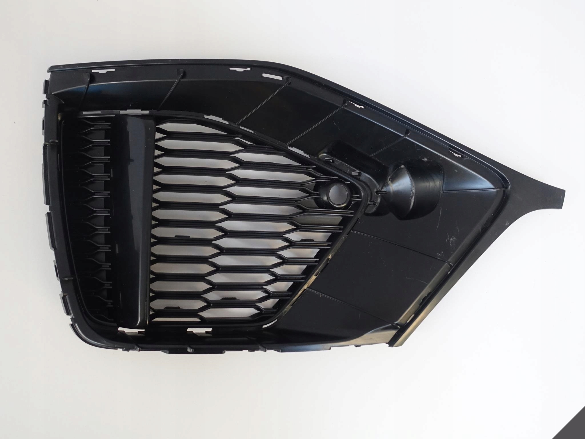 AUDI Q8 S-LINE SQ8 4M8 18- ZDERZAK KRATKA LEWA AUDI Q8 S-LINE SQ8 4M8 18- ZDERZAK KRATKA LEWA