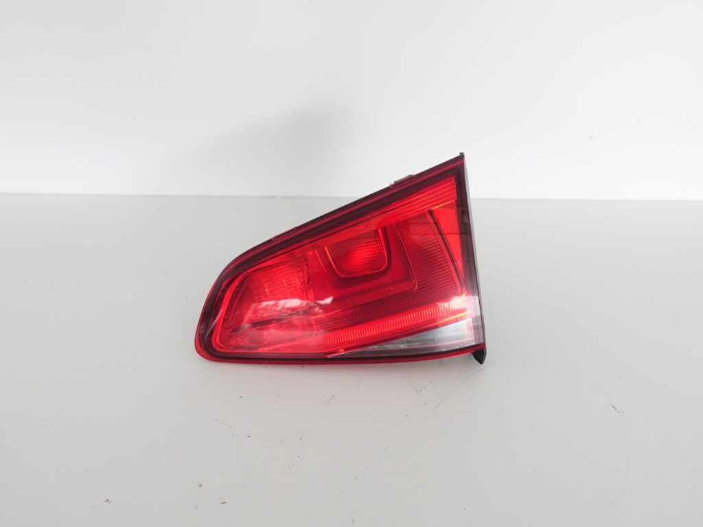 VW GOLF VII 7 5G0 HB LAMPA PRAWA TYŁ W KLAPĘ EU