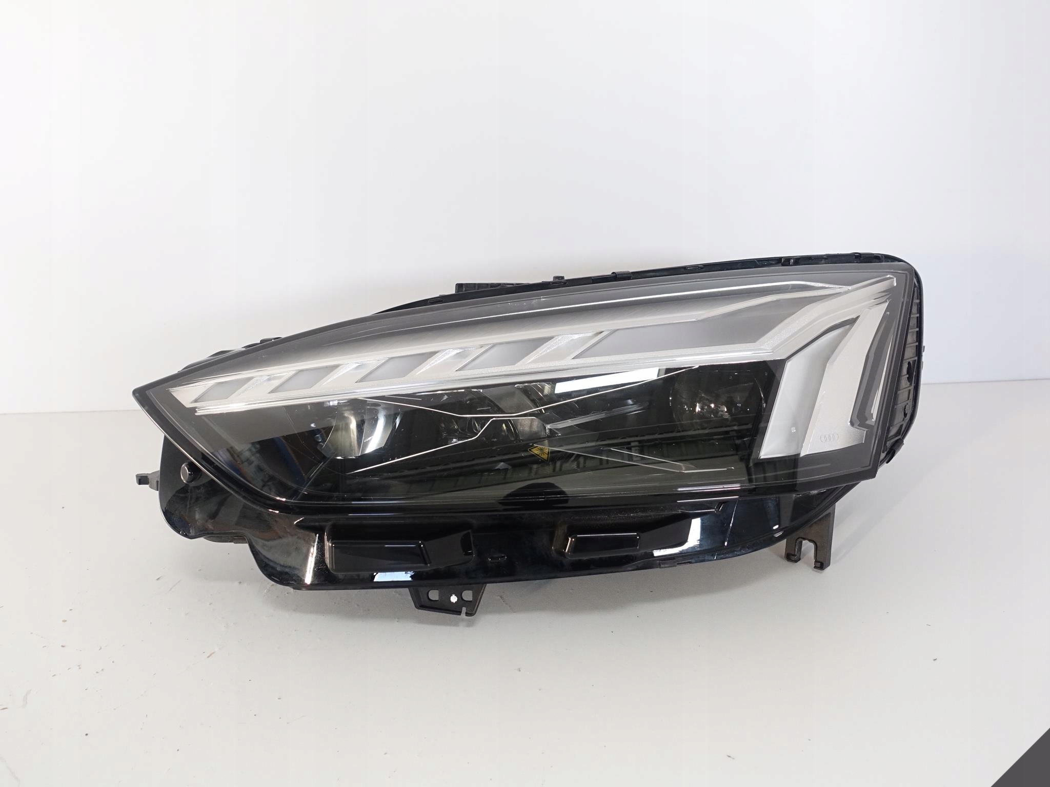 AUDI A5 8W6 B9 LIFT 19- FULL LED LASER LEWA BŁADNA LAMPA AUDI A5 8W6 B9 LIFT 19- FULL LED LASER LEWA BŁADNA LAMPA