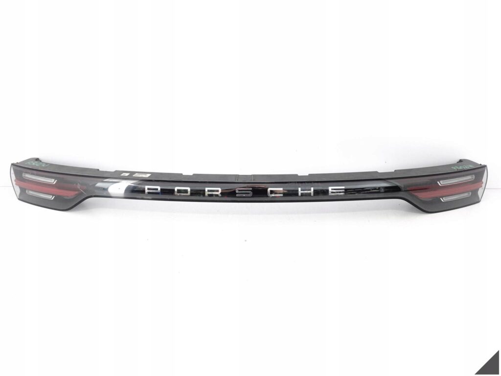 PORSCHE CAYENNE III E3 9Y0 18- LAMPA LED BLENDA ŚRODKOWA W BAGAŻNIK TYŁ EU PORSCHE CAYENNE III E3 9Y0 18- LAMPA LED BLENDA ŚRODKOWA W BAGAŻNIK TYŁ EU