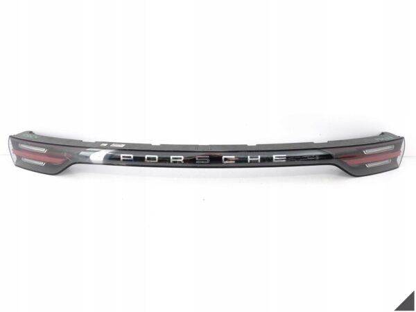 PORSCHE CAYENNE III E3 9Y0 18- LAMPA LED BLENDA ŚRODKOWA W BAGAŻNIK TYŁ EU PORSCHE CAYENNE III E3 9Y0 18- LAMPA LED BLENDA ŚRODKOWA W BAGAŻNIK TYŁ EU