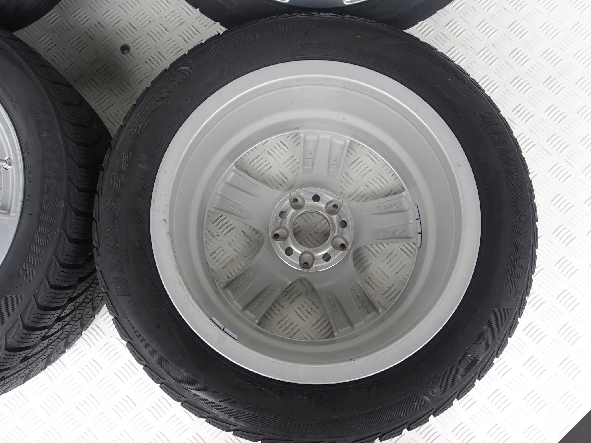 MERCEDES C W205 E W213 7X17 ET48,5 225/50 R17 8MM MERCEDES C W205 E W213 7X17 ET48,5 225/50 R17 8MM - obrazek 9