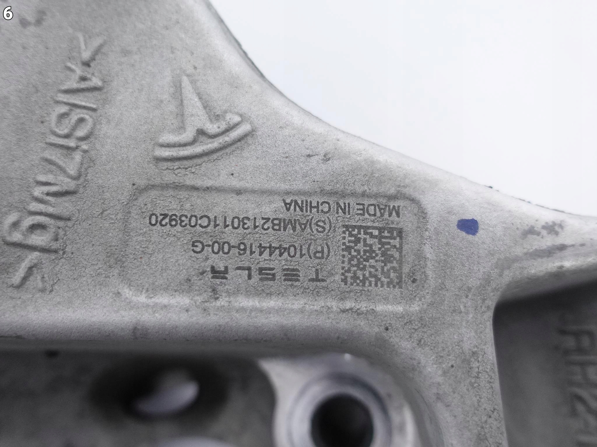 TESLA MODEL 3 17- ZWROTNICA PIASTA PRAWA TYŁ TESLA MODEL 3 17- ZWROTNICA PIASTA PRAWA TYŁ - obrazek 7