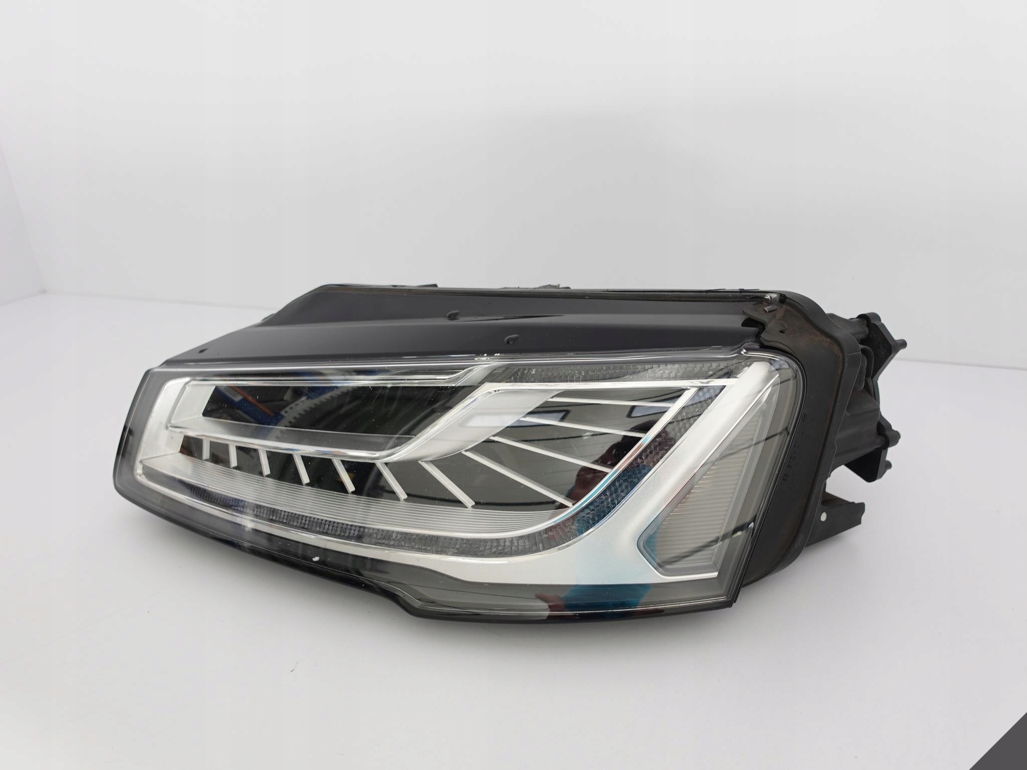 AUDI A8 S8 4H0 D4 LIFT 13-17 LAMPA MATRIX FULL LED AUDI A8 S8 4H0 D4 LIFT 13-17 LAMPA MATRIX FULL LED - obrazek 3