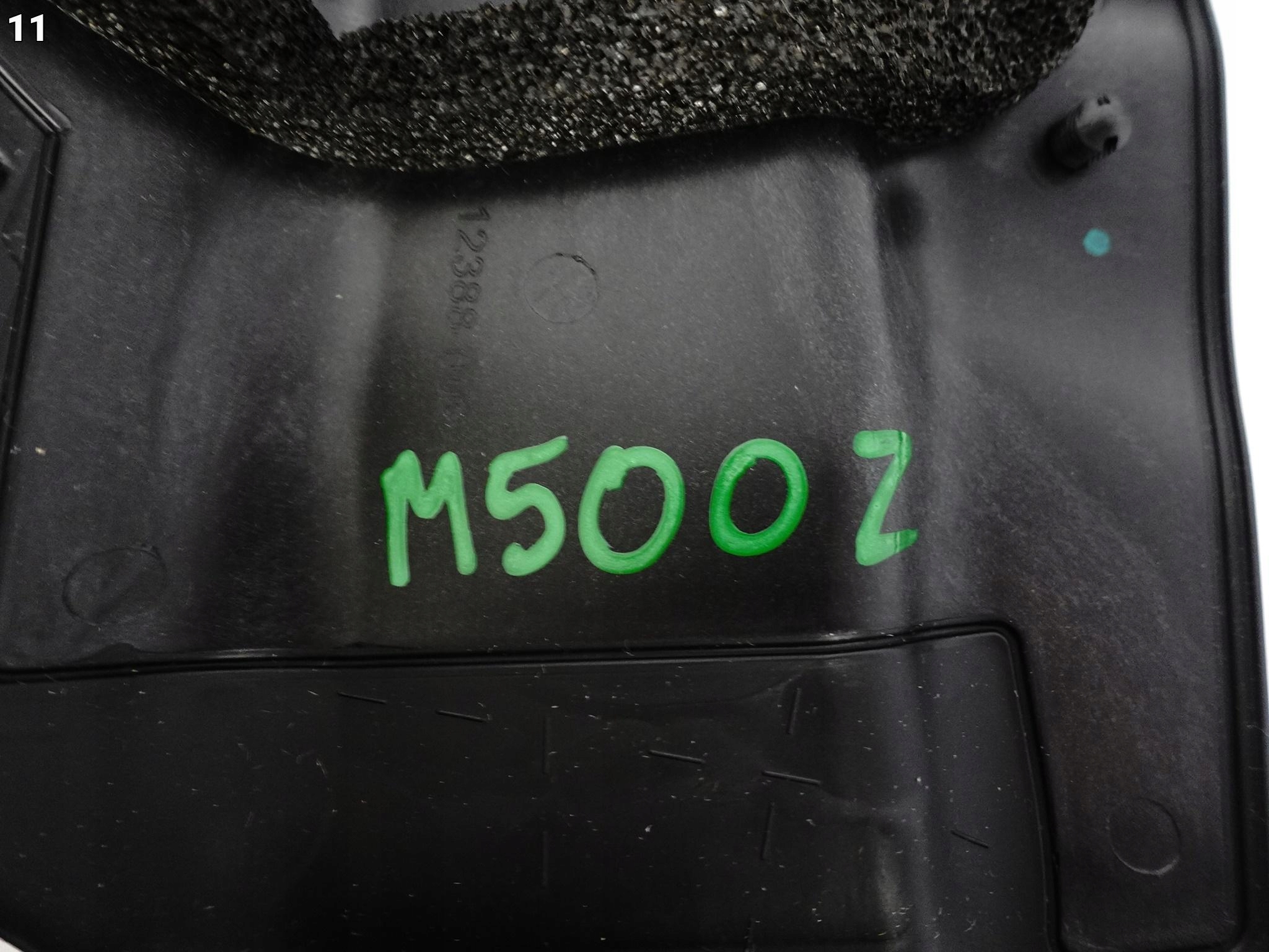 TESLA MODEL 3 17- WEWNĘTRZNA LISTWA ZGARNIAJĄCA DRZWI PRAWYCH TYŁ TESLA MODEL 3 17- WEWNĘTRZNA LISTWA ZGARNIAJĄCA DRZWI PRAWYCH TYŁ - obrazek 12