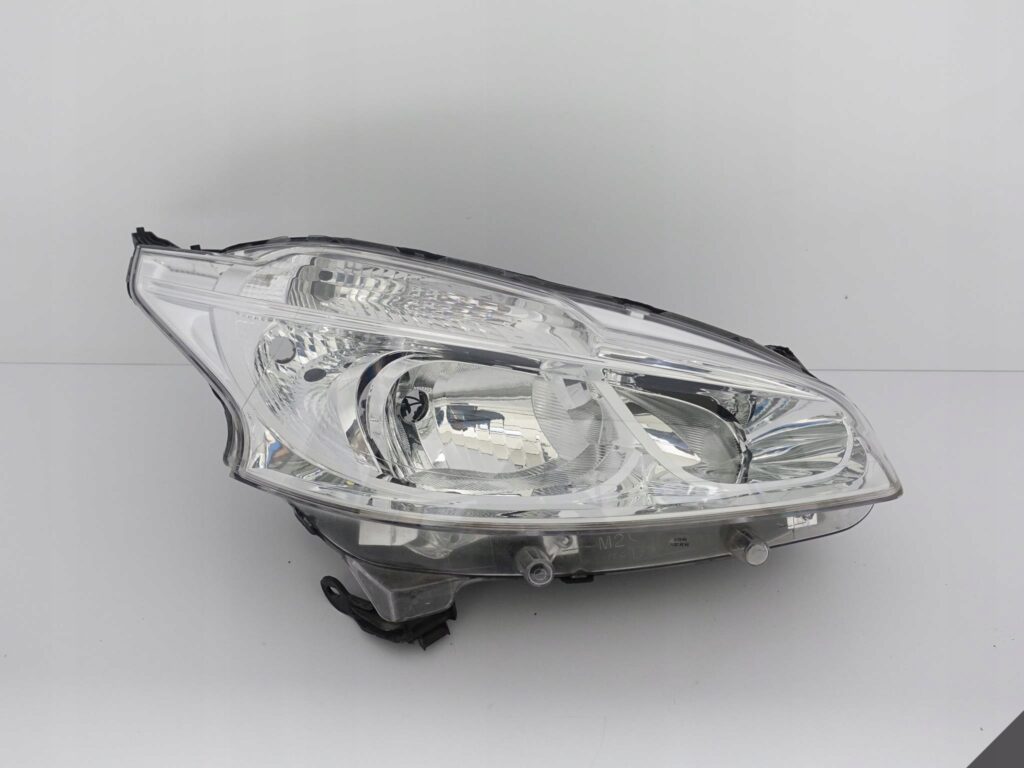 PEUGEOT 208 12-15 LAMPA ZWYKŁA H7 PRAWA EUROPA