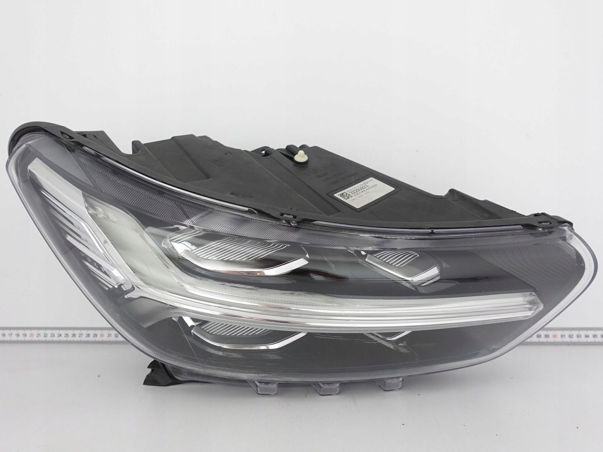 VOLVO XC40 17-22 LAMPA FULL LED MID DTD PRAWA PRZÓD EUROPA VOLVO XC40 17-22 LAMPA FULL LED MID DTD PRAWA PRZÓD EUROPA