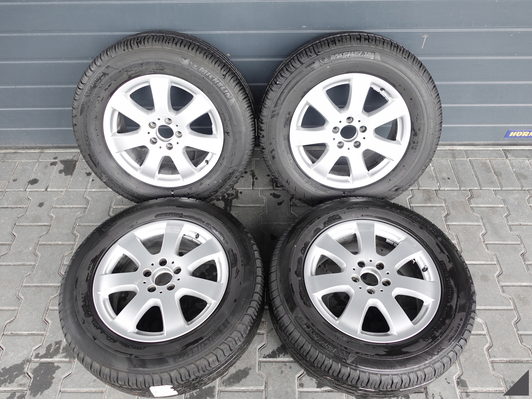 MB R-KLASA W251 7,5JX17 ET56 MICHELIN 235/65 FELGI+OPONY 4/6MM CAŁOROCZNE MB R-KLASA W251 7,5JX17 ET56 MICHELIN 235/65 FELGI+OPONY 4/6MM CAŁOROCZNE