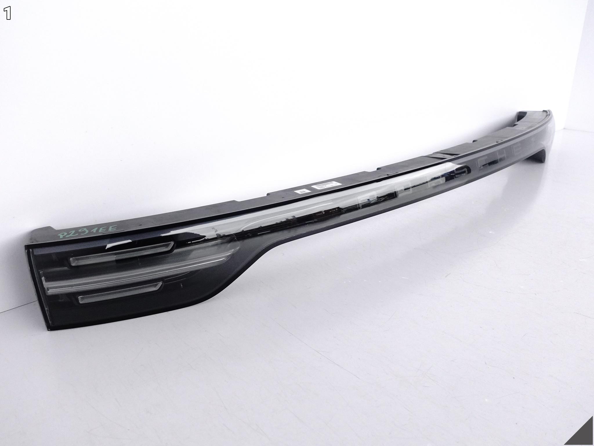 PORSCHE CAYENNE III E3 9Y0 18-23 LAMPA LED BLENDA W BAGAŻNIK TYŁ EU CIEMNA PORSCHE CAYENNE III E3 9Y0 18-23 LAMPA LED BLENDA W BAGAŻNIK TYŁ EU CIEMNA - obrazek 2