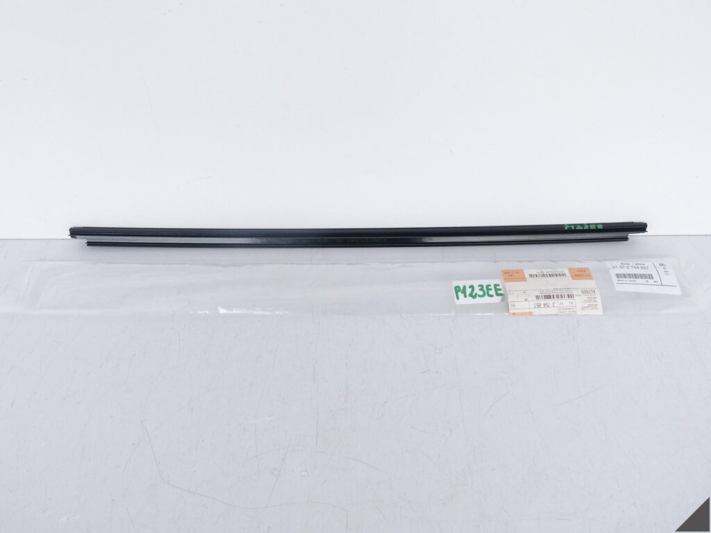 MINI COOPER R56 06-13 LISTWA USZCZELKA SZYBA BOCZNA KAROSERYJNA PRAWA TYŁ MINI COOPER R56 06-13 LISTWA USZCZELKA SZYBA BOCZNA KAROSERYJNA PRAWA TYŁ