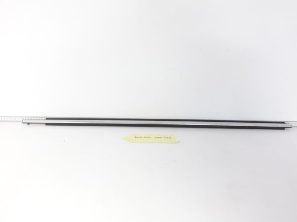 TOYOTA AURIS II 2 E18 LIFT 15-18 LISTWA ZGARNIAJĄCA SZYBY DRZWI PRAWA PRZÓD TOYOTA AURIS II 2 E18 LIFT 15-18 LISTWA ZGARNIAJĄCA SZYBY DRZWI PRAWA PRZÓD