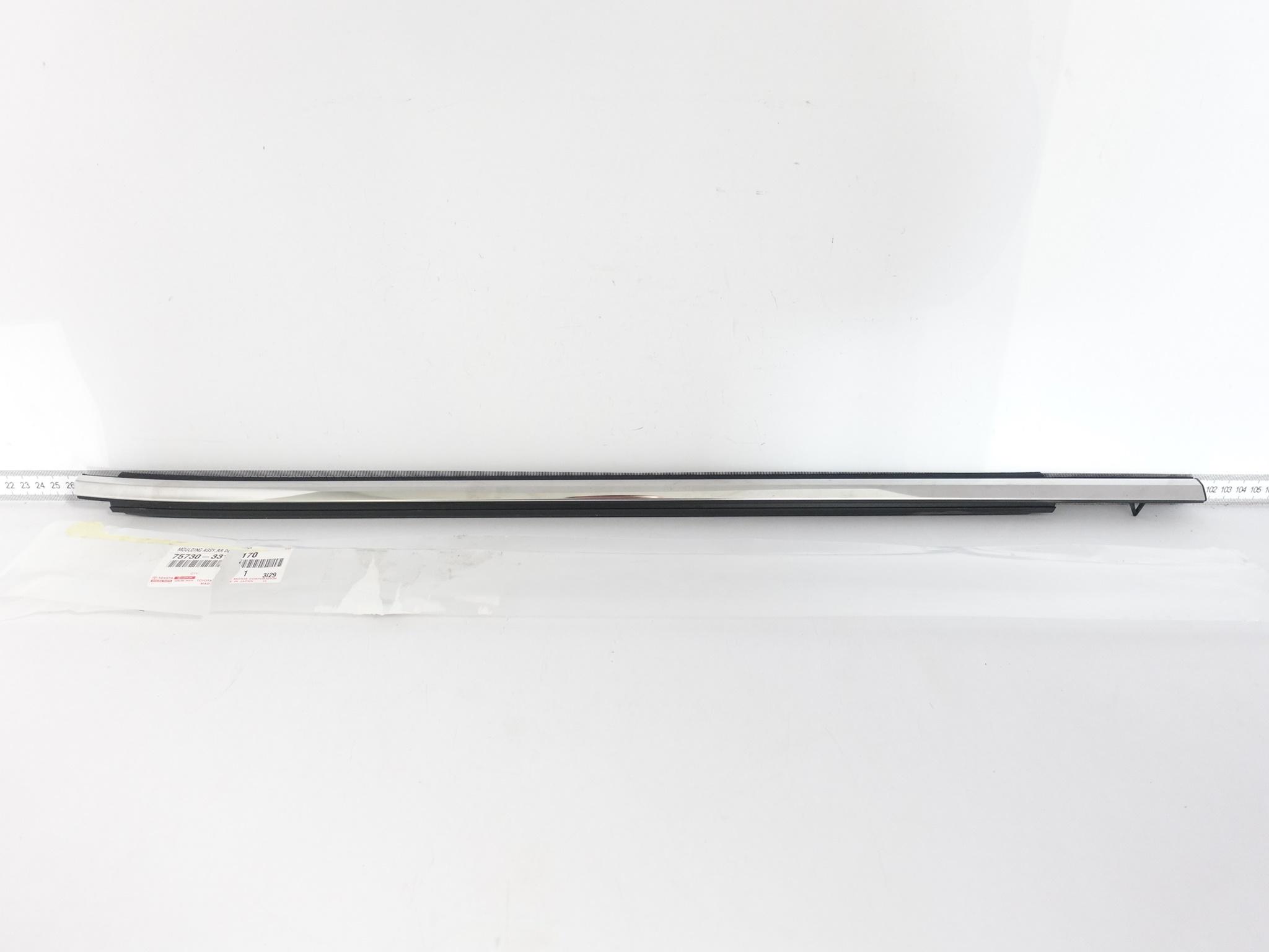 TOYOTA CAMRY VIII 8 LIFT 18- LISTWA ZGARNIAJĄCA SZYBY CHROM PRAWA TYŁ TOYOTA CAMRY VIII 8 LIFT 18- LISTWA ZGARNIAJĄCA SZYBY CHROM PRAWA TYŁ