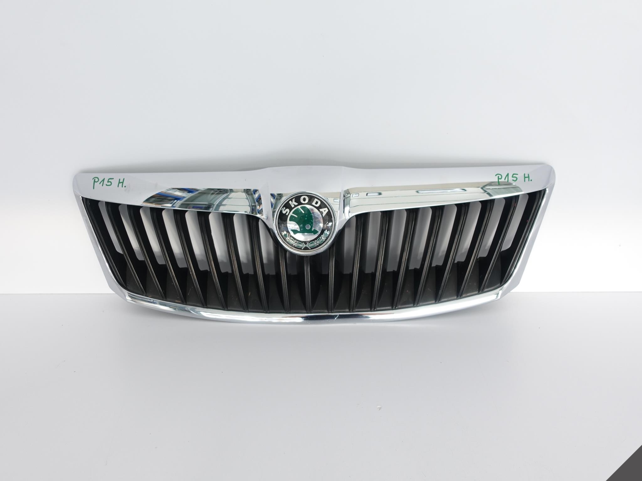 SKODA OCTAVIA 2 II 1Z LIFT 08-13 GRILL ATRAPA *USZKODZONY* SKODA OCTAVIA 2 II 1Z LIFT 08-13 GRILL ATRAPA *USZKODZONY*