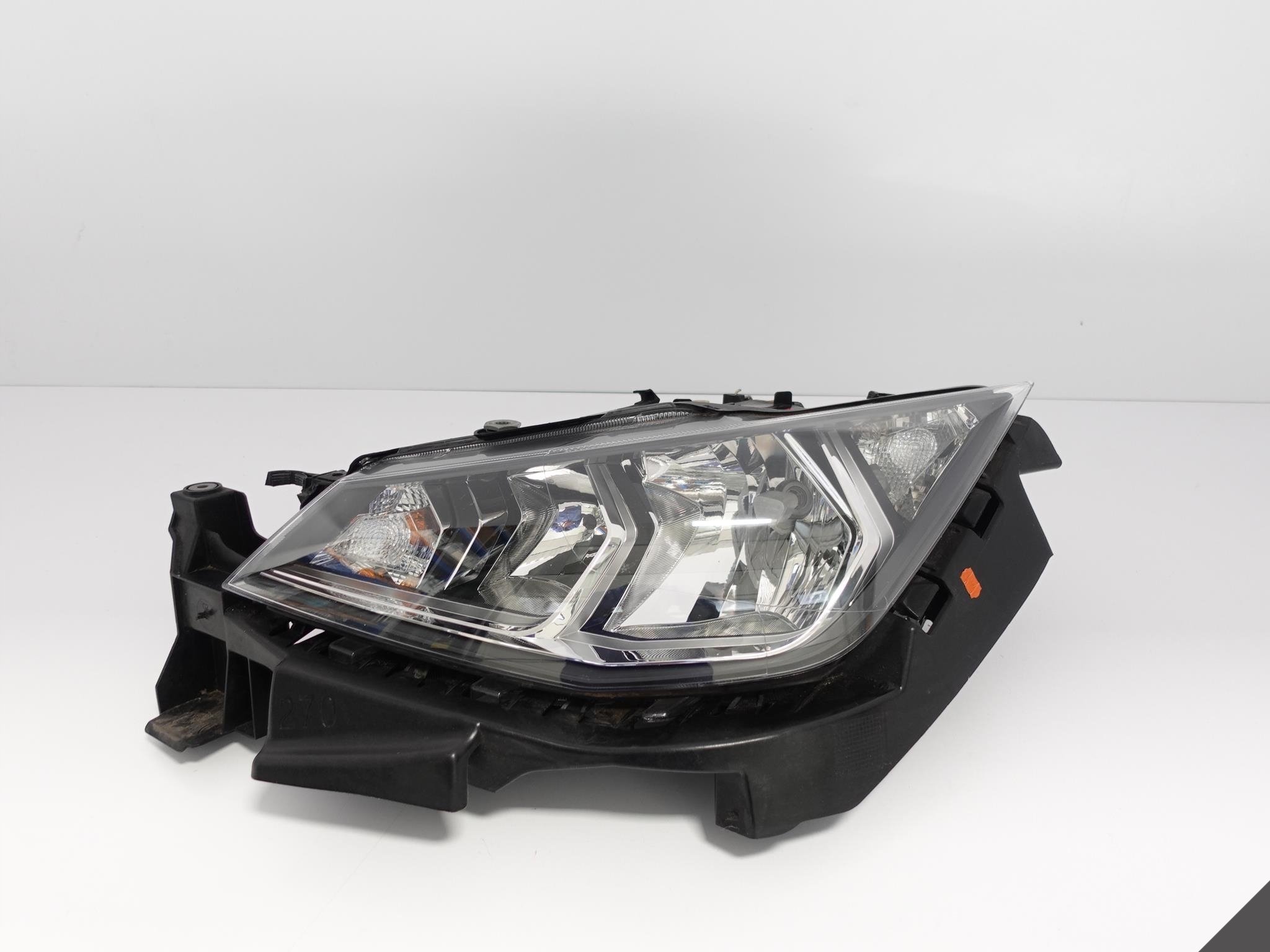 SEAT IBIZA V 5 6F1 ARONA 17- LAMPA+ŚLIZG ZWYKŁA H7 SEAT IBIZA V 5 6F1 ARONA 17- LAMPA+ŚLIZG ZWYKŁA H7