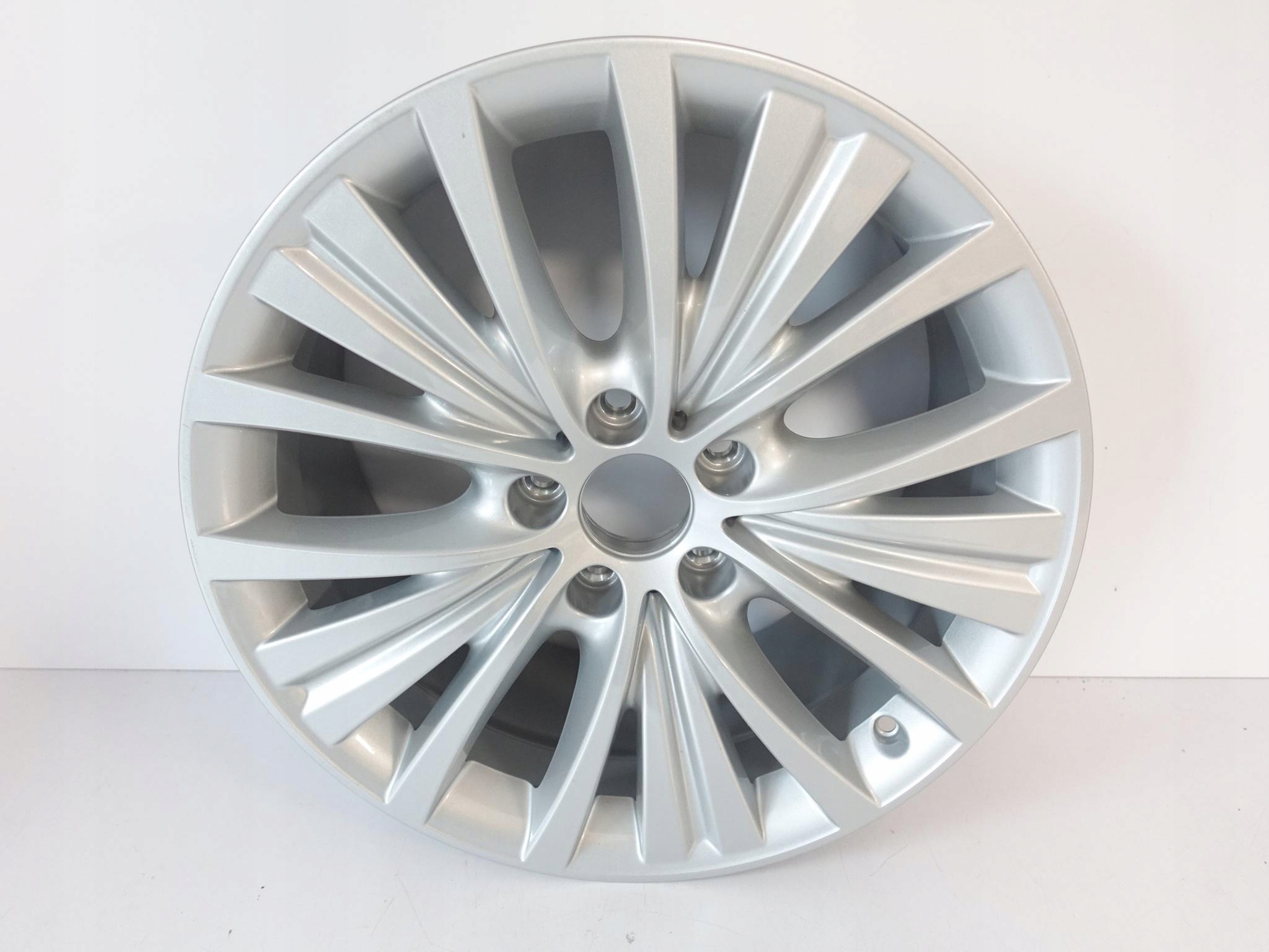 BMW X5 F15 FELGA 9Jx19 IS48 5×120 SILVER IDEALNA BMW X5 F15 FELGA 9Jx19 IS48 5x120 SILVER IDEALNA