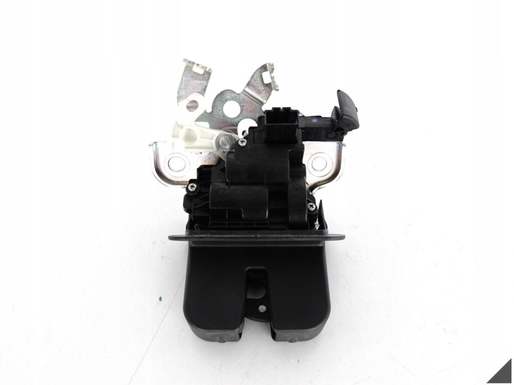 AUDI A6 S6 4G0 A8 S8 4H0 A3 8V0 ZAMEK KLAPY BAGAŻNIKA OSŁONA 4H0827505A AUDI A6 S6 4G0 A8 S8 4H0 A3 8V0 ZAMEK KLAPY BAGAŻNIKA OSŁONA 4H0827505A