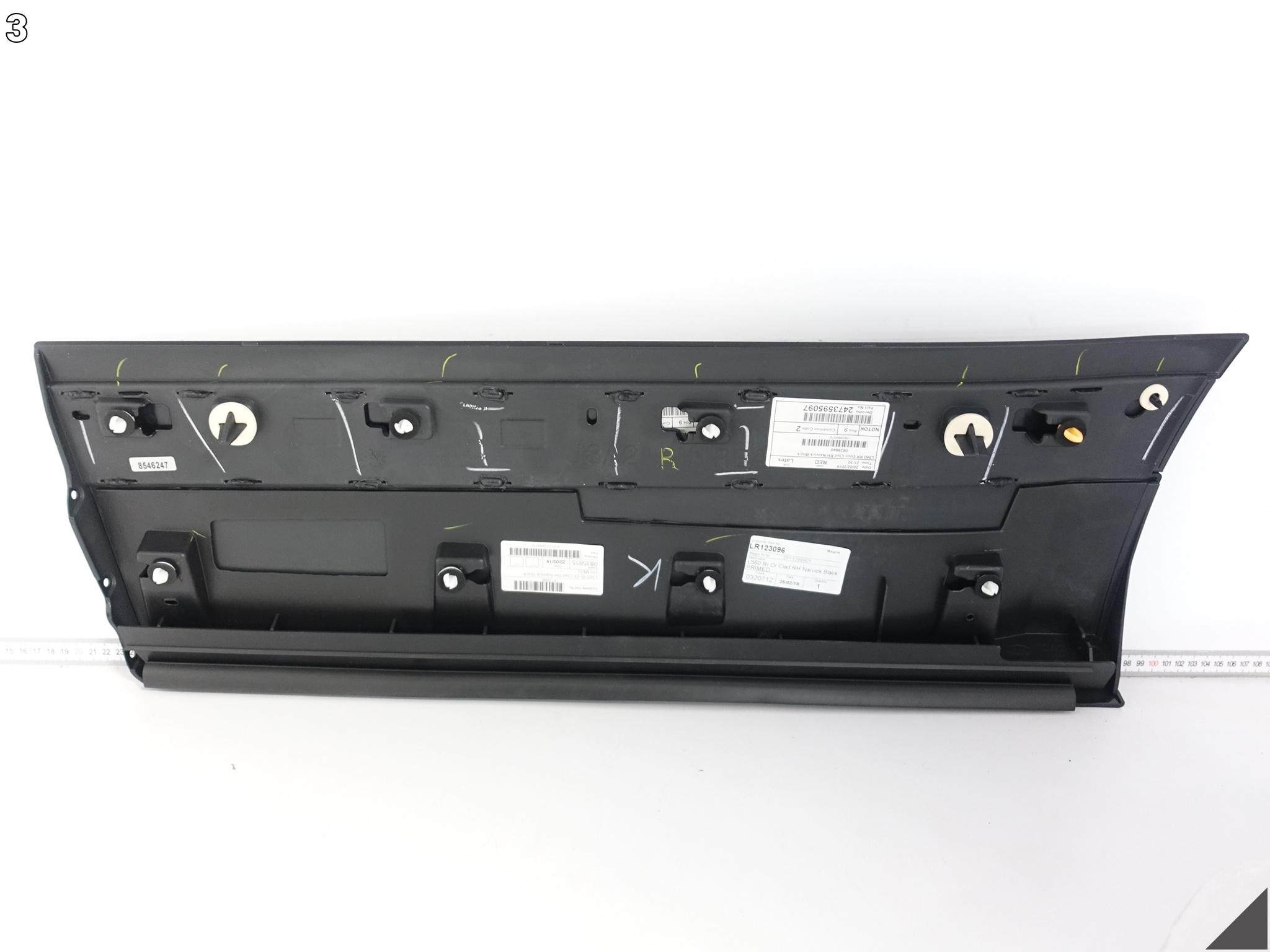 RANGE ROVER VELAR L560 17- LISTWA NAKŁADKA NA DRZWI PRAWA TYŁ NARVICK BLACK RANGE ROVER VELAR L560 17- LISTWA NAKŁADKA NA DRZWI PRAWA TYŁ NARVICK BLACK - obrazek 4