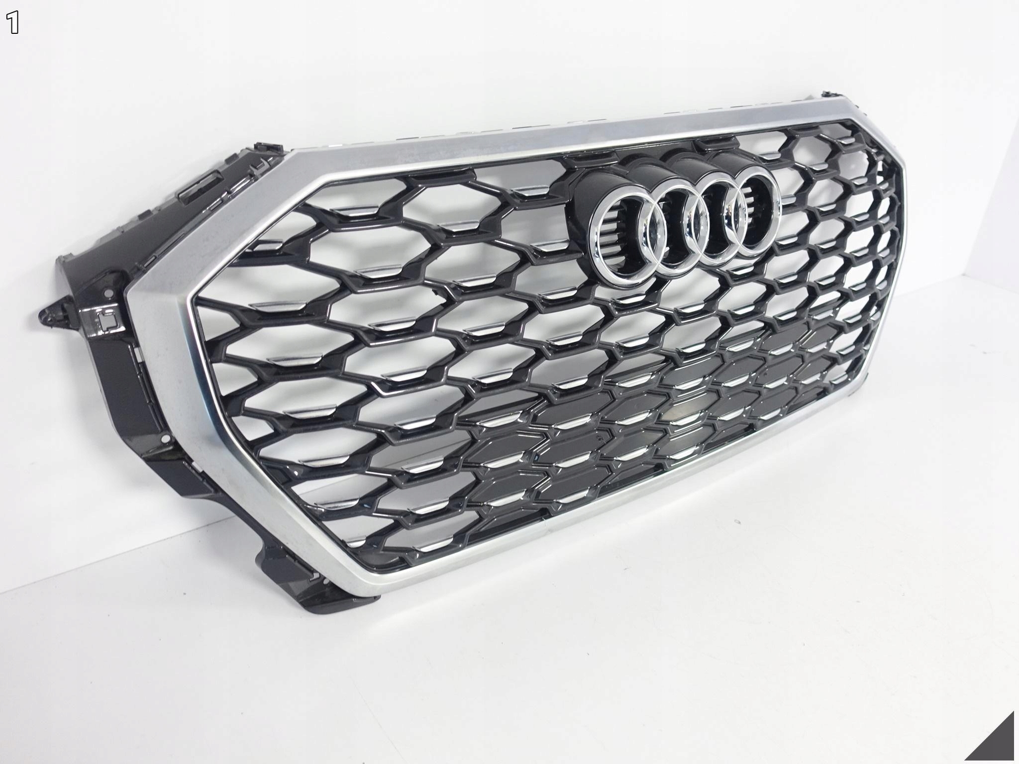 AUDI Q3 II F3 83F S-LINE 18- GRILL ATRAPA KRATKA W ZDERZAK AUDI Q3 II F3 83F S-LINE 18- GRILL ATRAPA KRATKA W ZDERZAK - obrazek 2