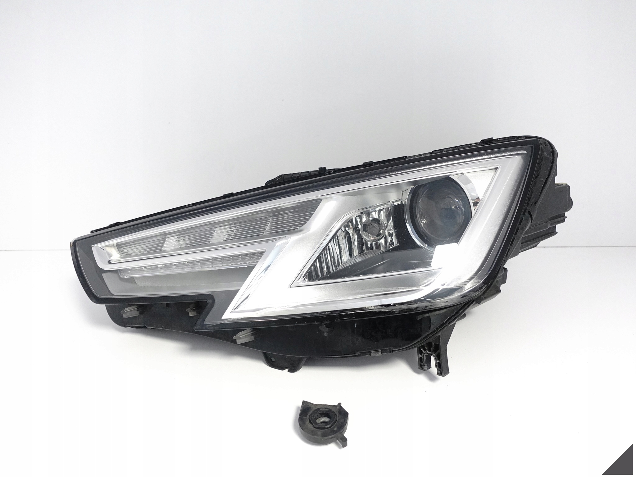 AUDI A4 S4 8W0 B9 15-19 LAMPA XENON+LED LEWA PRZÓD EUROPA *8W0941005* AUDI A4 S4 8W0 B9 15-19 LAMPA XENON+LED LEWA PRZÓD EUROPA *8W0941005*