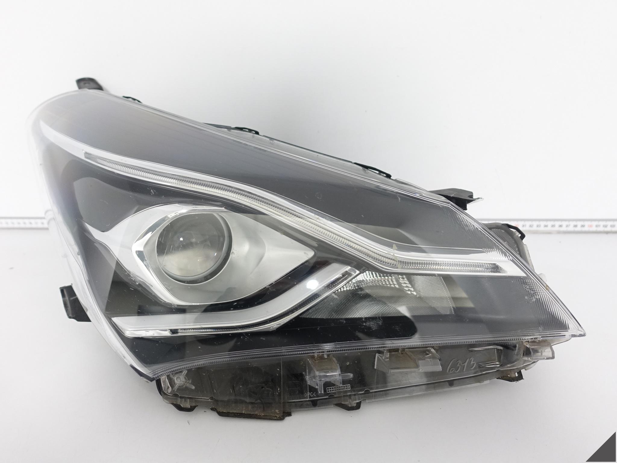 TOYOTA YARIS III 3 LIFT 17-19 LAMPA HALOGEN ZWYKŁA + LED PRAWA PRZÓD EUROPA TOYOTA YARIS III 3 LIFT 17-19 LAMPA HALOGEN ZWYKŁA + LED PRAWA PRZÓD EUROPA