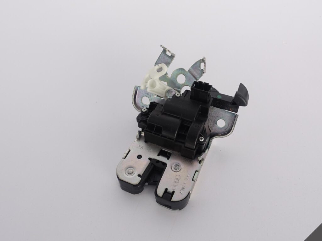 AUDI A1 A3 A4 A5 A6 A7 Q3 Q5 ZAMEK KLAPY BAGAŻNIKA AUDI A1 A3 A4 A5 A6 A7 Q3 Q5 ZAMEK KLAPY BAGAŻNIKA