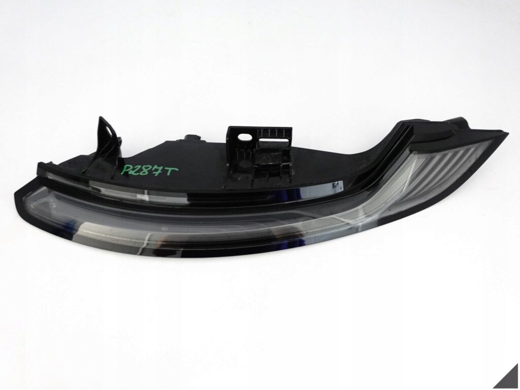PORSCHE 911 992 19- EXCLUSIVE LAMPA LED PRAWA TYŁ EUROPA CIEMNA / CZARNA PORSCHE 911 992 19- EXCLUSIVE LAMPA LED PRAWA TYŁ EUROPA CIEMNA / CZARNA