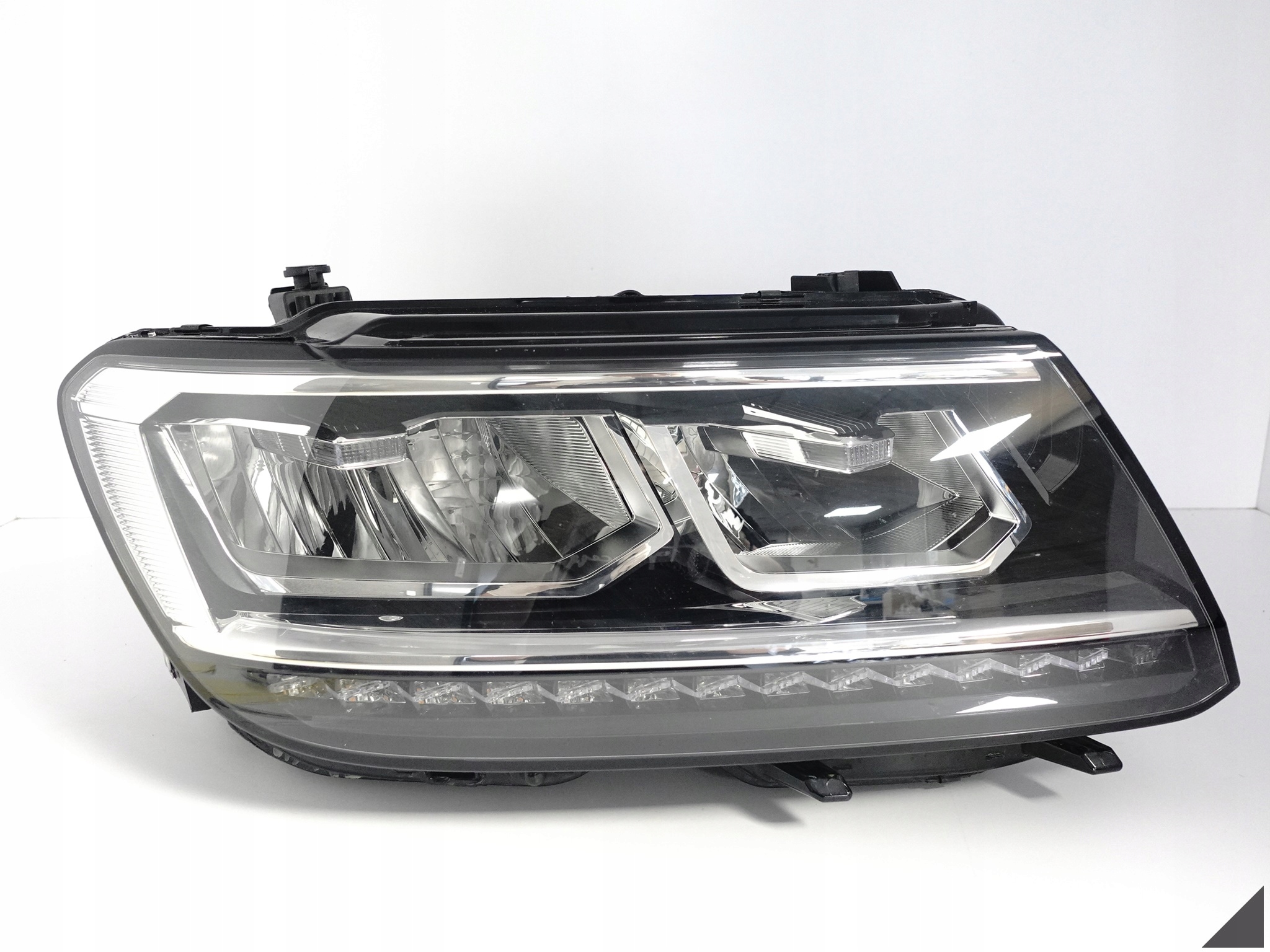 VW TIGUAN II 2 5NB 15-20 LAMPA FULL LED PRAWA PRZÓD EUROPA 5NB941036D VW TIGUAN II 2 5NB 15-20 LAMPA FULL LED PRAWA PRZÓD EUROPA 5NB941036D
