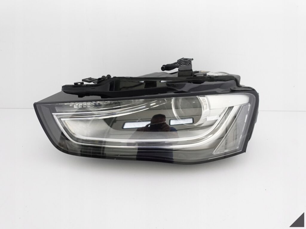 AUDI A4 S4 8K0 B8 LIFT 11-14 XENON+LED NIESKRĘTNA LAMPA AUDI A4 S4 8K0 B8 LIFT 11-14 XENON+LED NIESKRĘTNA LAMPA
