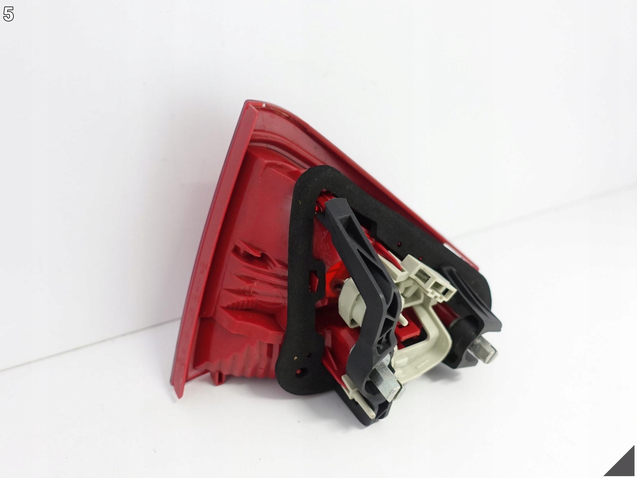 AUDI A5 S5 RS5 8T0 07-11 LAMPA W KLAPE BAGAŻNIKA LEWA TYŁ ZWYKŁA 8T0945093 AUDI A5 S5 RS5 8T0 07-11 LAMPA W KLAPE BAGAŻNIKA LEWA TYŁ ZWYKŁA 8T0945093 - obrazek 6