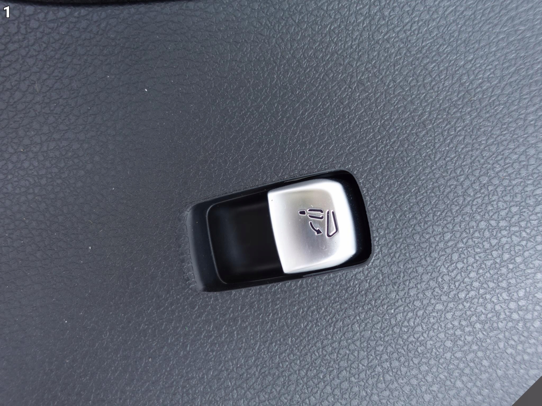 MERCEDES GLC X253 OSŁONA KANAPY PRAWA TYŁ MERCEDES GLC X253 OSŁONA KANAPY PRAWA TYŁ - obrazek 2