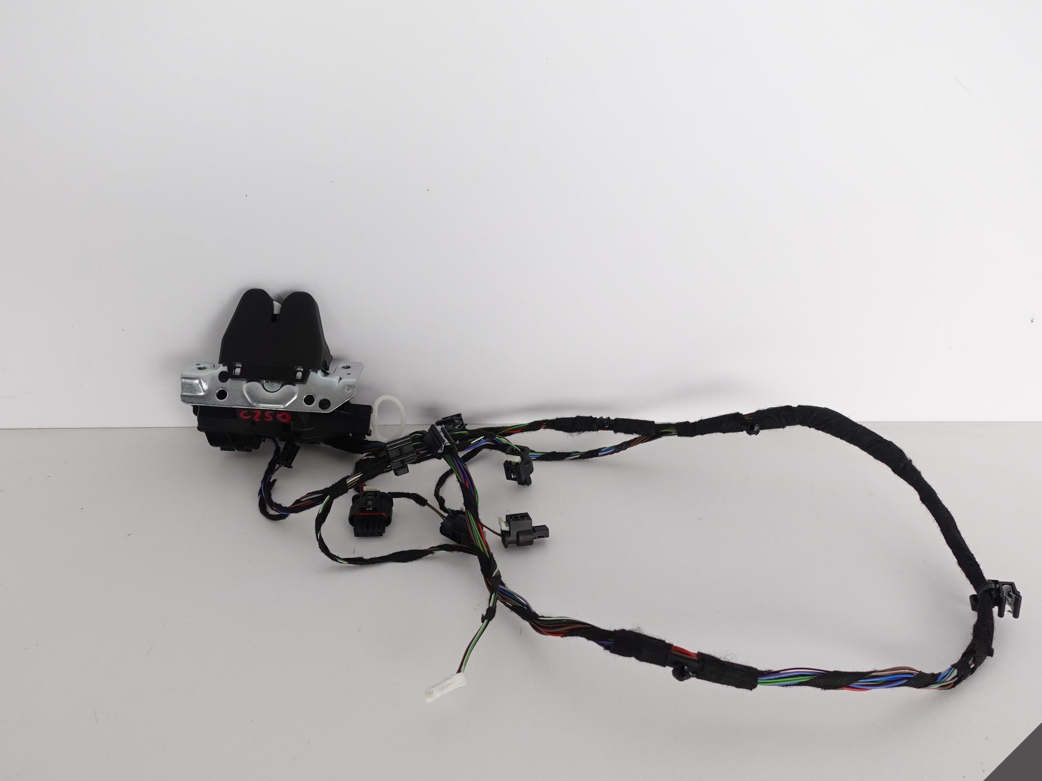 MERCEDES C W205 CLA 117 INSTALACJA ZAMEK KLAPY TYŁ MERCEDES C W205 CLA 117 INSTALACJA ZAMEK KLAPY TYŁ - obrazek 3