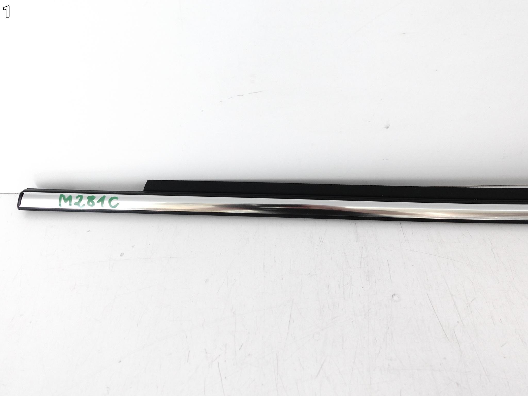 TOYOTA YARIS IV 4 19- LISTWA ZGARNIAJĄCA SZYBY LEWA TYŁ CHROM 68230-52241 TOYOTA YARIS IV 4 19- LISTWA ZGARNIAJĄCA SZYBY LEWA TYŁ CHROM 68230-52241 - obrazek 2