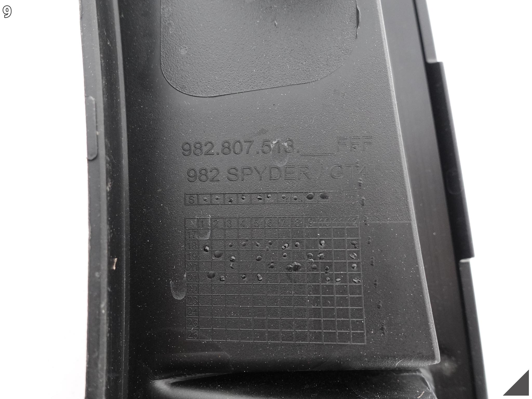 PORSCHE 982 718 GT4 KRATKA WLOT LISTWA LEWA PRZÓD PORSCHE 982 718 GT4 KRATKA WLOT LISTWA LEWA PRZÓD - obrazek 10