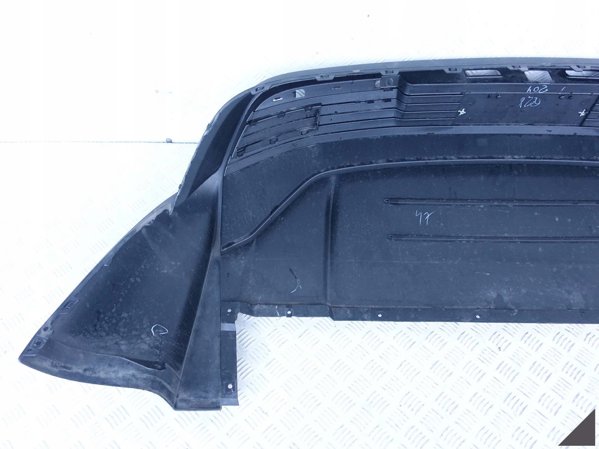PORSCHE TAYCAN 9J1 ZDERZAK SPOILER DYFUZOR TYŁ PORSCHE TAYCAN 9J1 ZDERZAK SPOILER DYFUZOR TYŁ - obrazek 9