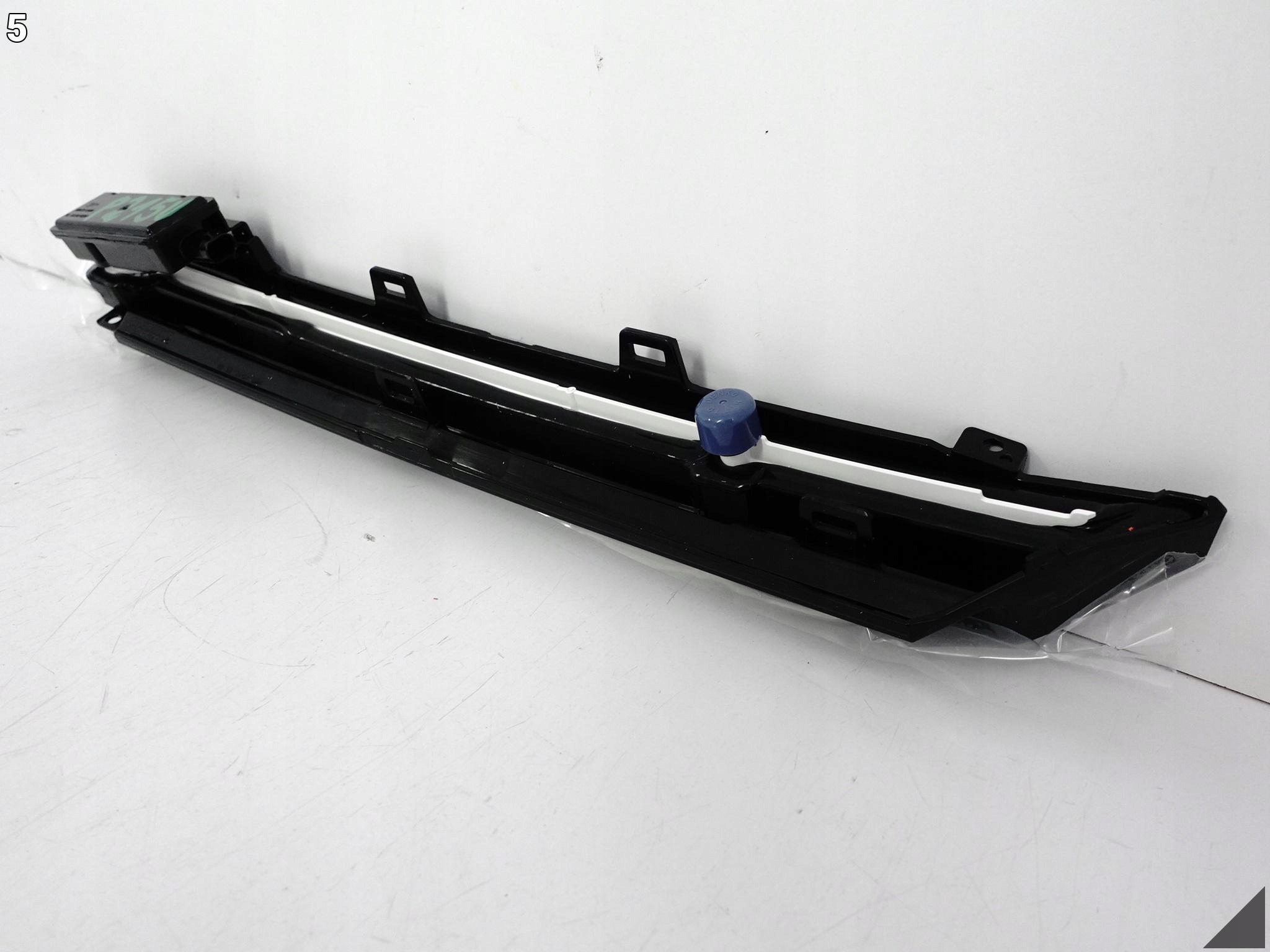 VW GOLF 8 VIII 5H0 19- GRILL ATRAPA LED DRL LISTWA OZDOBNA PODŚWIETLANE R VW GOLF 8 VIII 5H0 19- GRILL ATRAPA LED DRL LISTWA OZDOBNA PODŚWIETLANE R - obrazek 6
