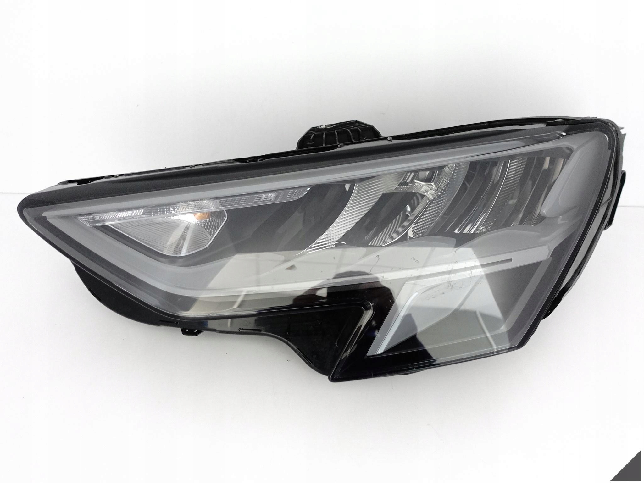 AUDI A3 S3 8Y0 20- LAMPA ZWYKŁA / BASIS FULL LED LEWA PRZÓD EUROPA ŁADNA AUDI A3 S3 8Y0 20- LAMPA ZWYKŁA / BASIS FULL LED LEWA PRZÓD EUROPA ŁADNA