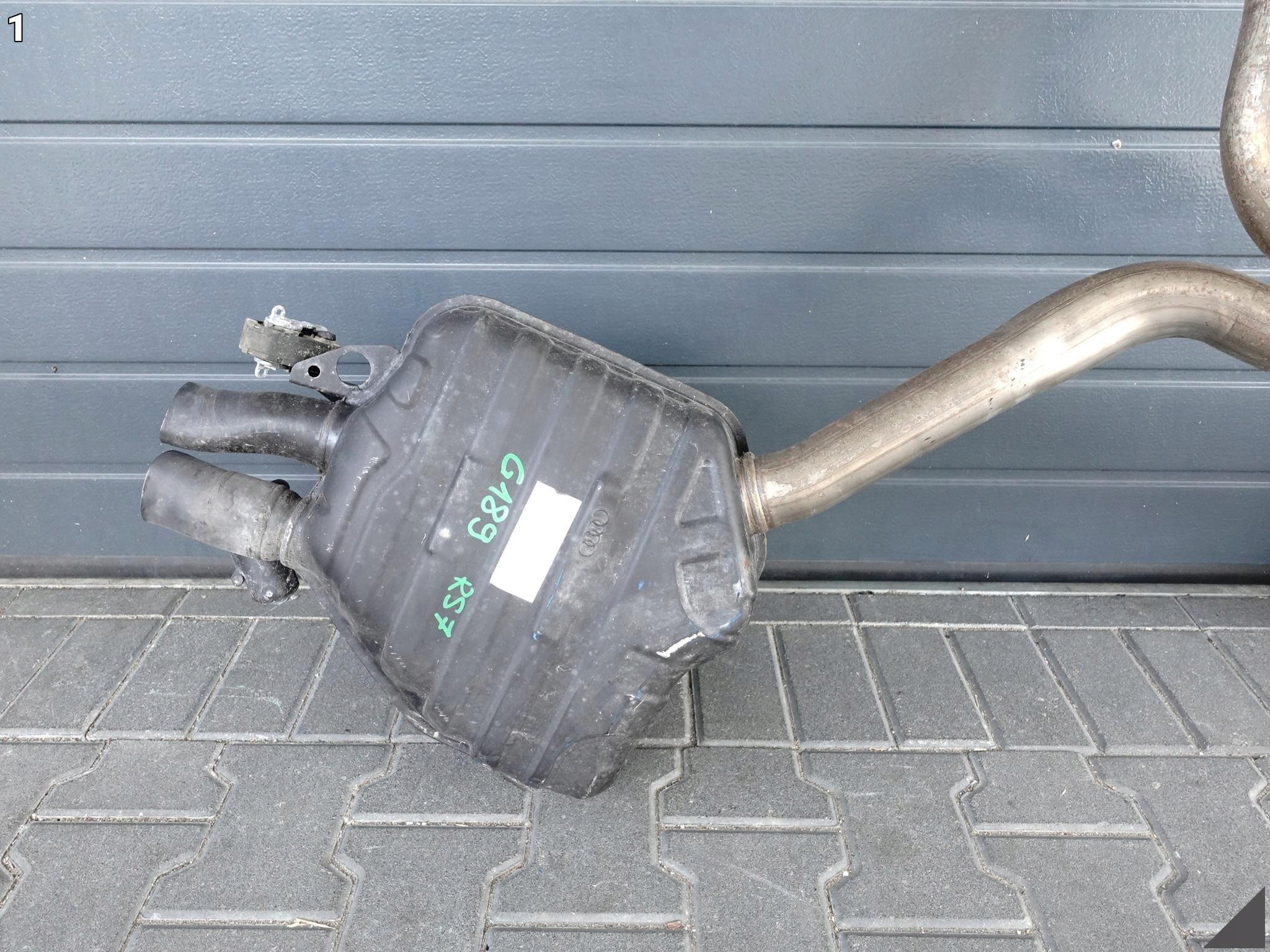 AUDI RS7 4G8 C7 LIFT 15-18 RURA WYDECH TŁUMIK LEWY TYŁ 4.0 TFSI 70 KM AUDI RS7 4G8 C7 LIFT 15-18 RURA WYDECH TŁUMIK LEWY TYŁ 4.0 TFSI 70 KM - obrazek 2
