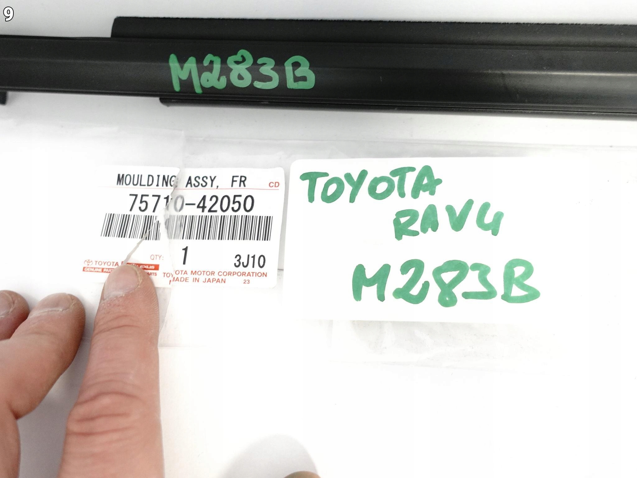 TOYOTA RAV4 V 5 19- LISTWA ZGARNIAJĄCA SZYBY DRZWI PRAWA PRZÓD 75710-42050 TOYOTA RAV4 V 5 19- LISTWA ZGARNIAJĄCA SZYBY DRZWI PRAWA PRZÓD 75710-42050 - obrazek 10