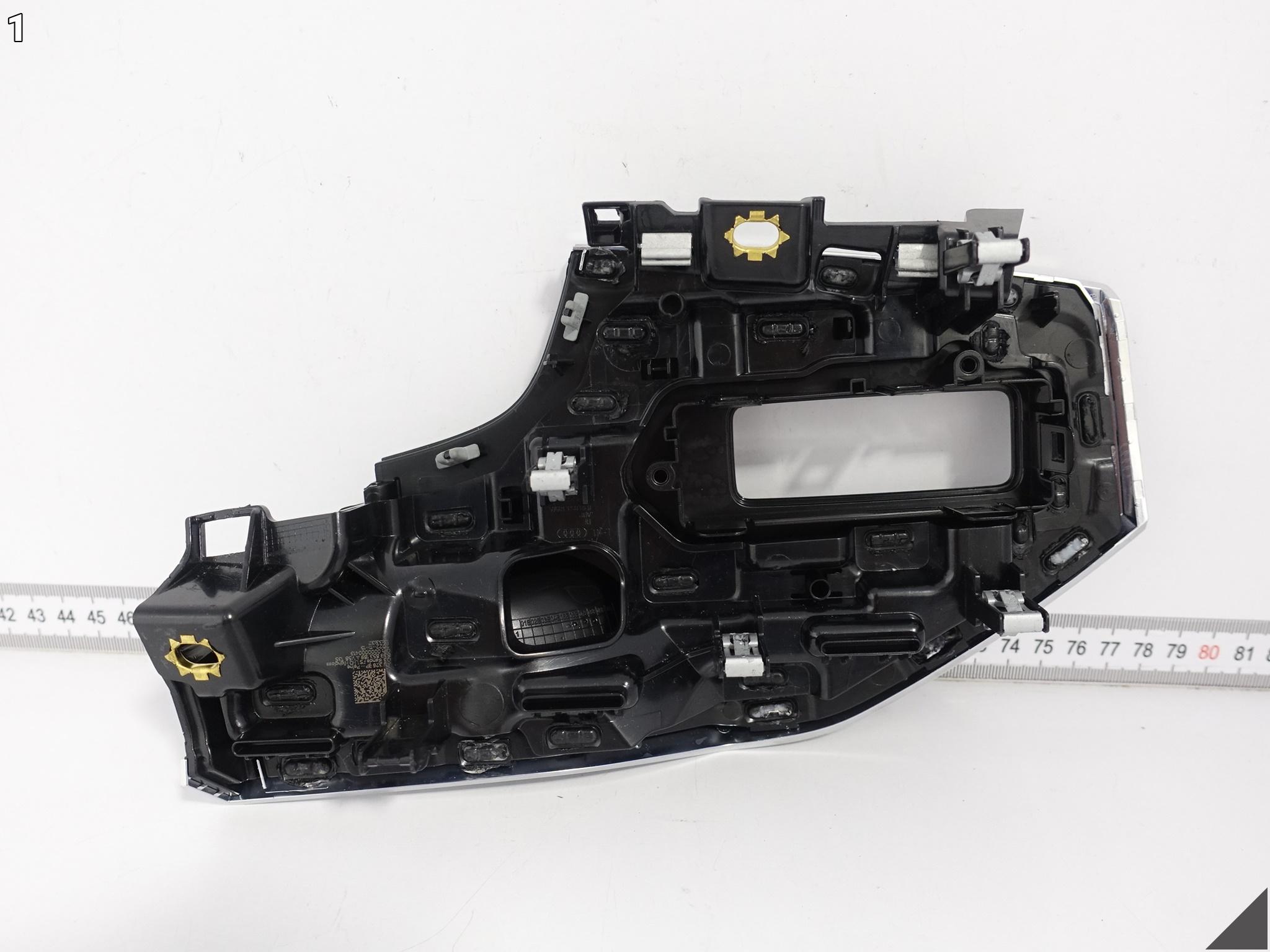 AUDI Q3 SQ3 RSQ3 II F3 83F 83A 83B KONSOLA KOKPIT DEKOR WŁĄCZNIKA ŚWIATEŁ AUDI Q3 SQ3 RSQ3 II F3 83F 83A 83B KONSOLA KOKPIT DEKOR WŁĄCZNIKA ŚWIATEŁ - obrazek 2