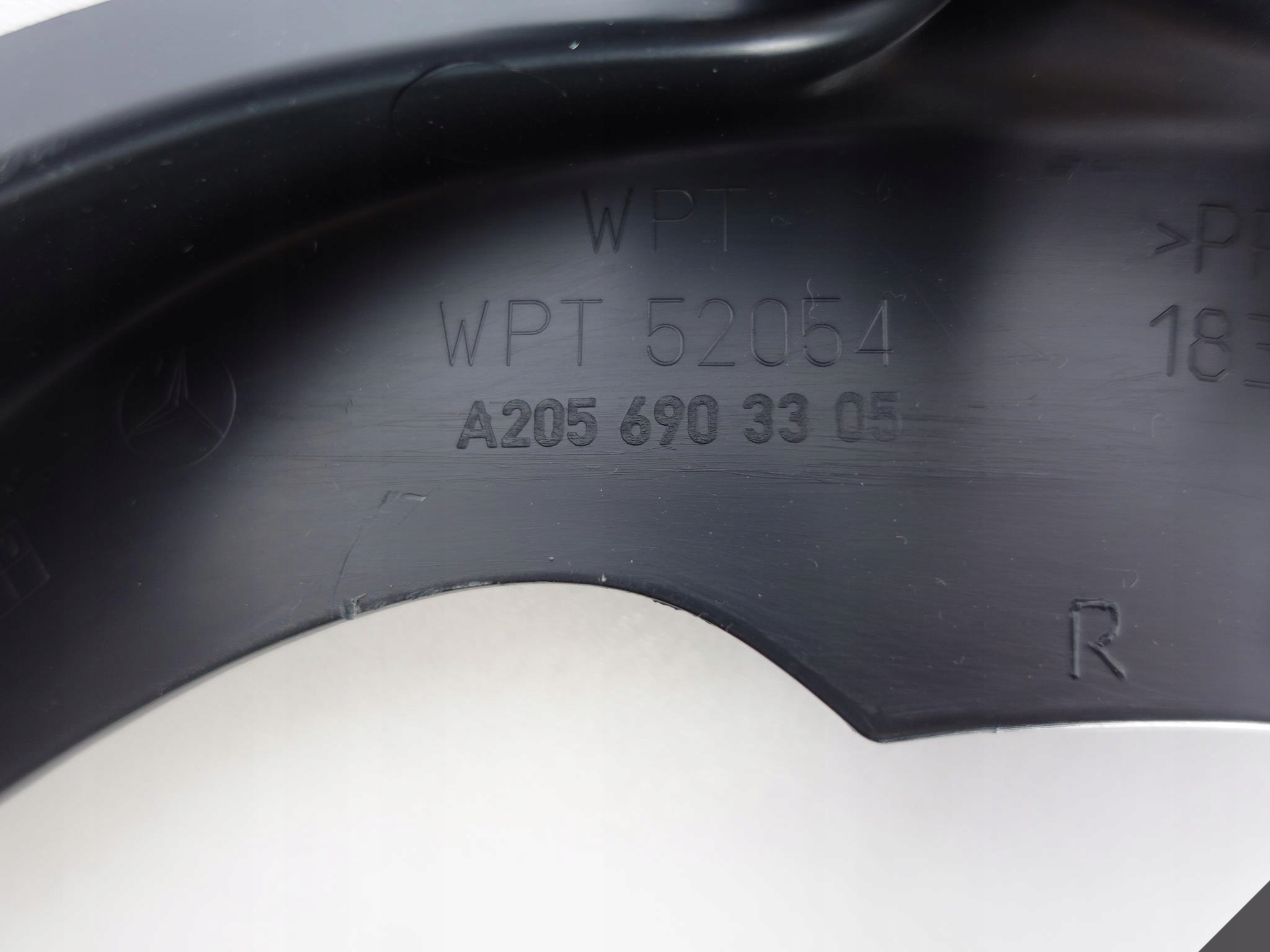 MERCEDES C W205 LISTWA OSŁONA PROGU PRAWA TYŁ MERCEDES C W205 LISTWA OSŁONA PROGU PRAWA TYŁ - obrazek 3