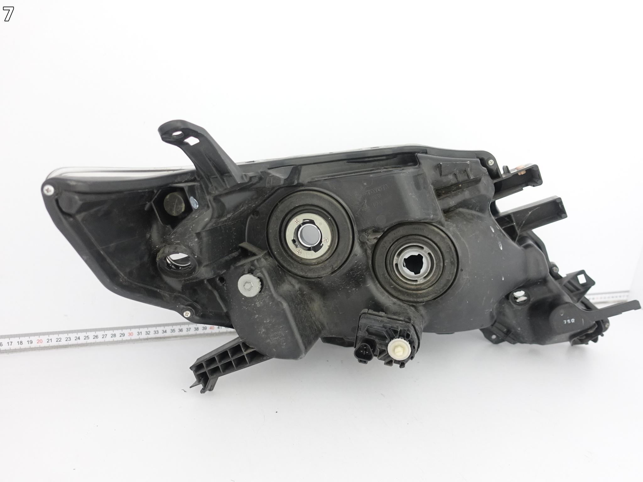 TOYOTA LAND CRUISER J150 150 LIFT 13-17 LAMPA LEWA ZWYKŁA PRZÓD EUROPA TOYOTA LAND CRUISER J150 150 LIFT 13-17 LAMPA LEWA ZWYKŁA PRZÓD EUROPA - obrazek 8