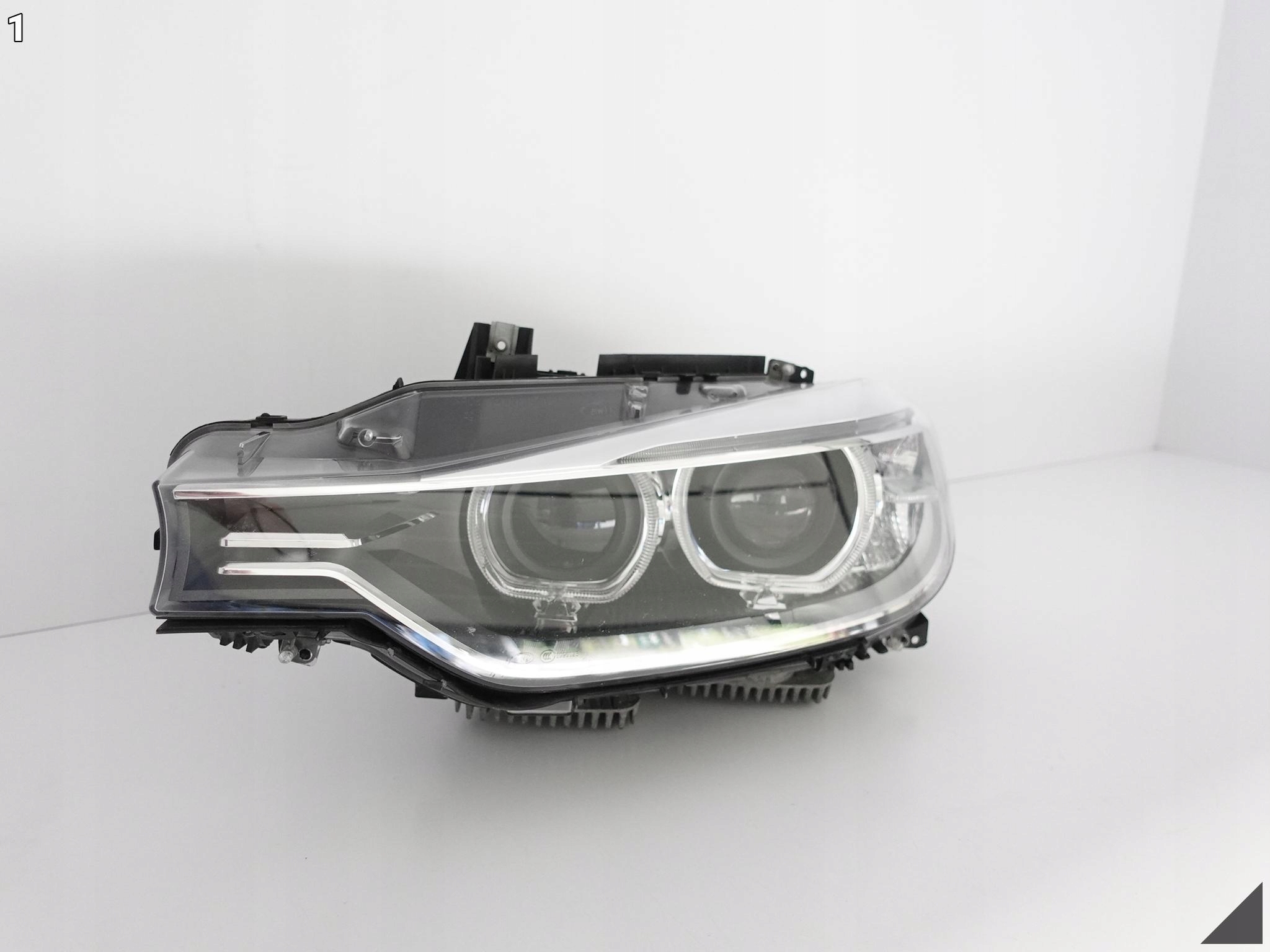 BMW F30 F31 11-15 XENON+LED SKRĘTNA LAMPA Z JEŻAMI BMW F30 F31 11-15 XENON+LED SKRĘTNA LAMPA Z JEŻAMI - obrazek 2