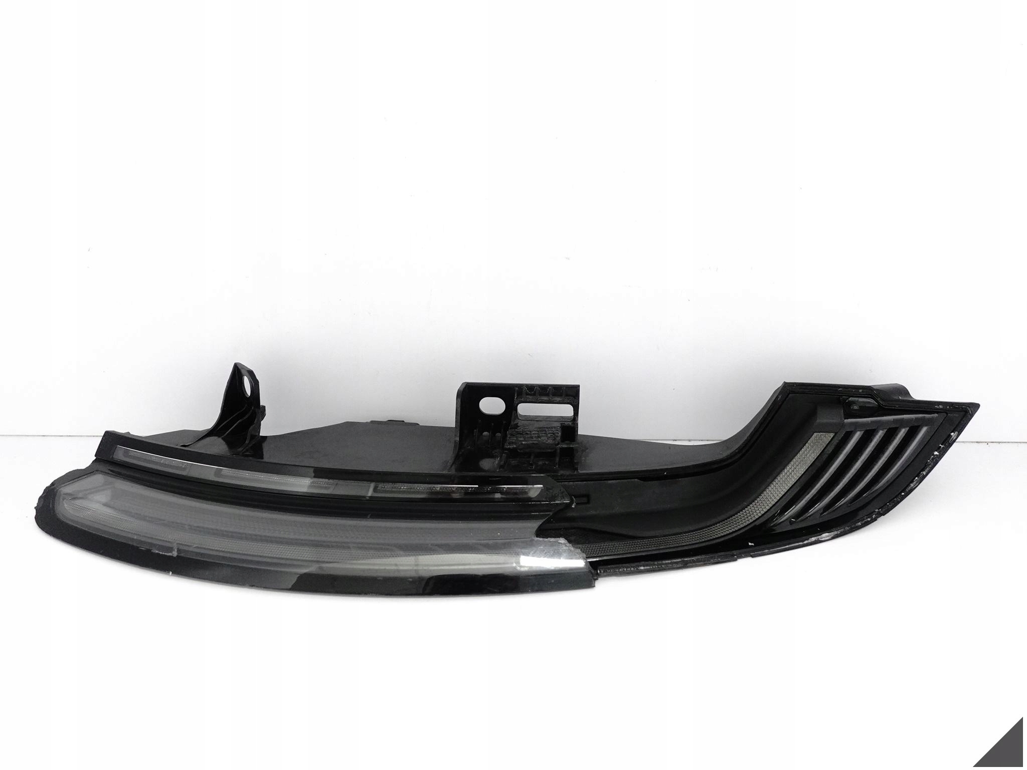 PORSCHE 911 992 19- LAMPA LED PRAWA CIEMNA TYŁ EU EXCLUSIVE 9P5945092B PORSCHE 911 992 19- LAMPA LED PRAWA CIEMNA TYŁ EU EXCLUSIVE 9P5945092B