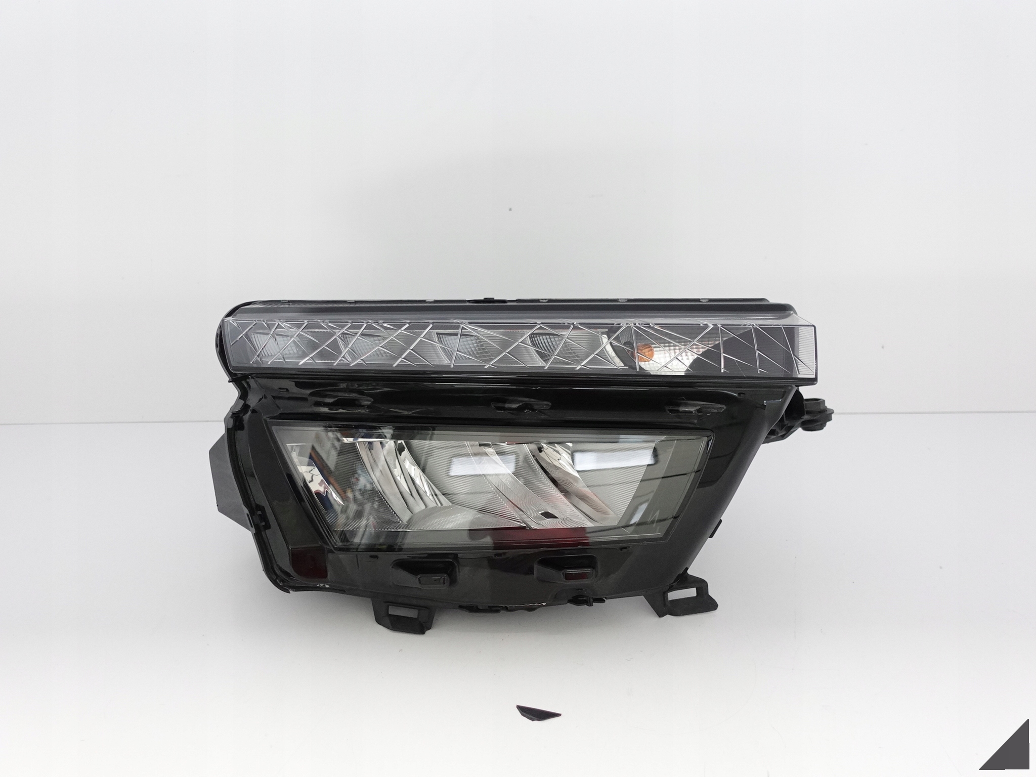 SKODA KAMIQ 685 19- ZWYKŁA BASIS CRYSTAL LIGHTING LAMPA PRAWA PRZÓD EU SKODA KAMIQ 685 19- ZWYKŁA BASIS CRYSTAL LIGHTING LAMPA PRAWA PRZÓD EU