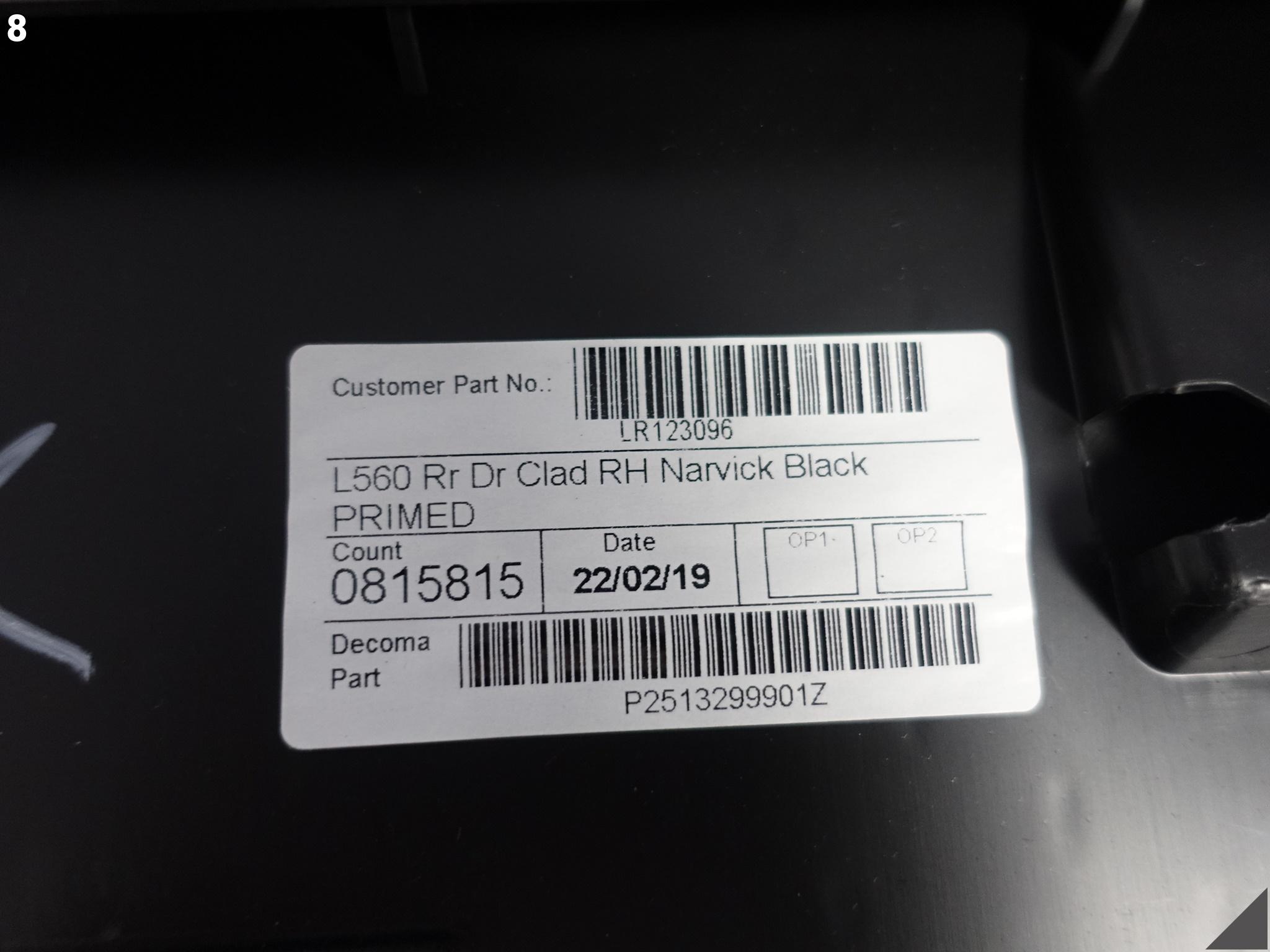RANGE ROVER VELAR L560 17- LISTWA NAKŁADKA NA DRZWI PRAWA TYŁ NARVICK BLACK RANGE ROVER VELAR L560 17- LISTWA NAKŁADKA NA DRZWI PRAWA TYŁ NARVICK BLACK - obrazek 9