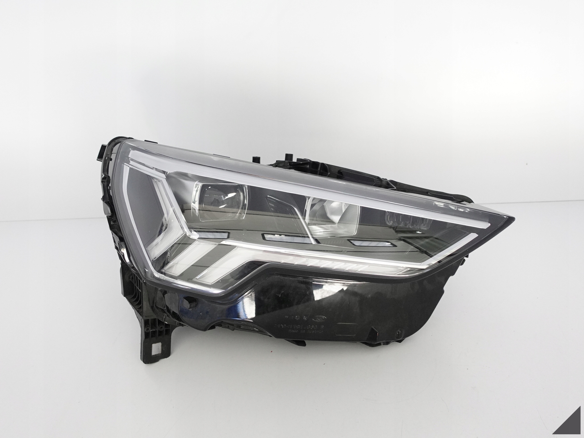 AUDI Q3 II 2 F3 83A 18- LAMPA FULL LED PRAWA EU AUDI Q3 II 2 F3 83A 18- LAMPA FULL LED PRAWA EU
